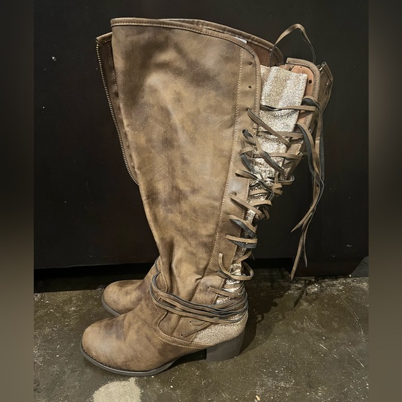 Tall Brown and gold glitter boots. Size 9 - Picture 6 of 7